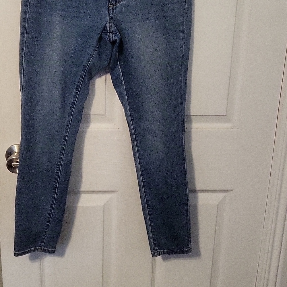 Universal Threads Mid-Rise Jeggings - Picture 3 of 10